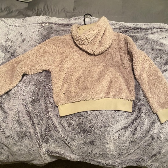 Lululemon so Sherpa 6 - Picture 3 of 5